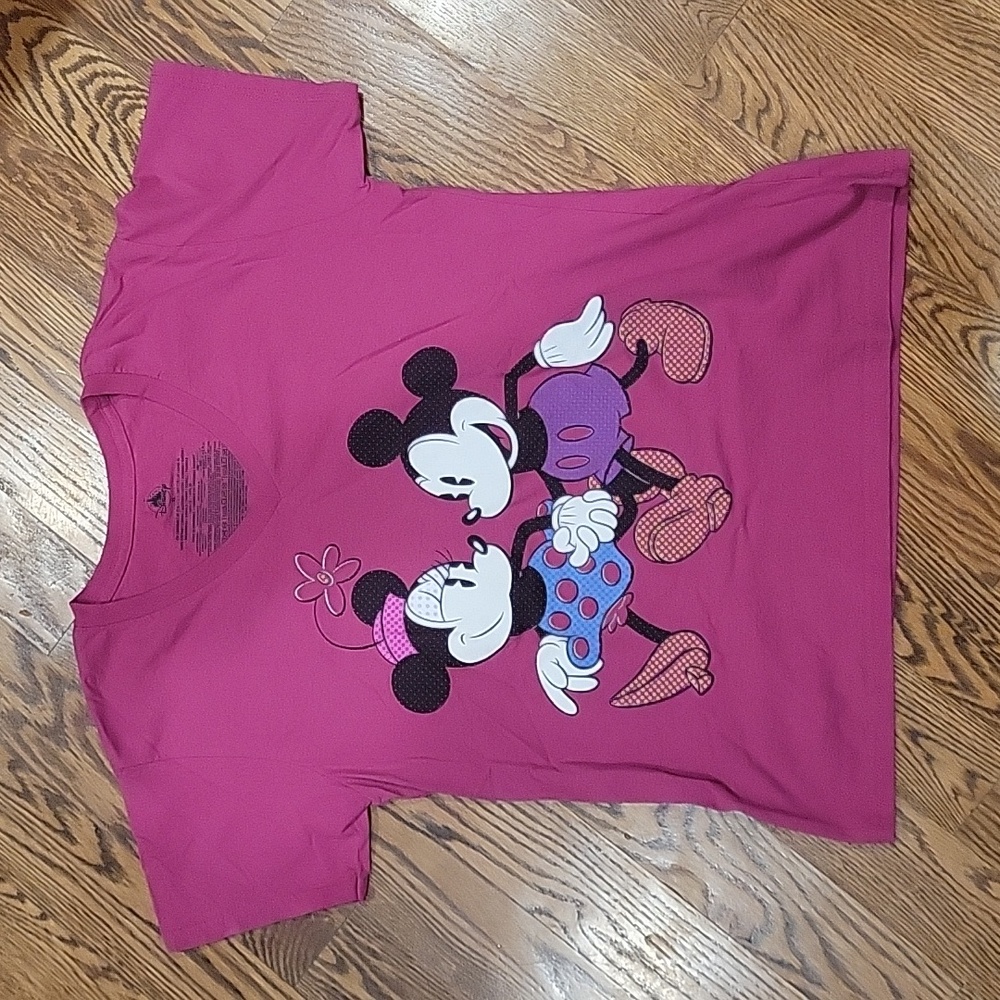 Women's XL Disney V-Neck Shirt